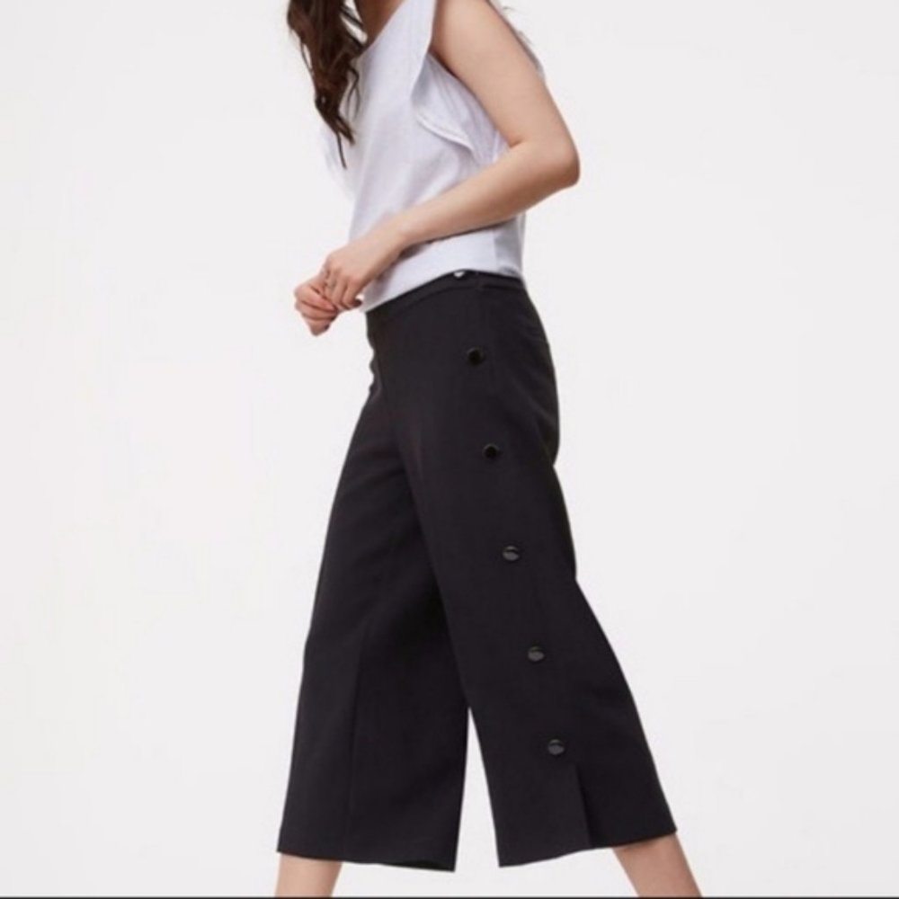 -NWOT LOFT Black Wide Leg Cropped Pants with Side Buttons.  Size 10